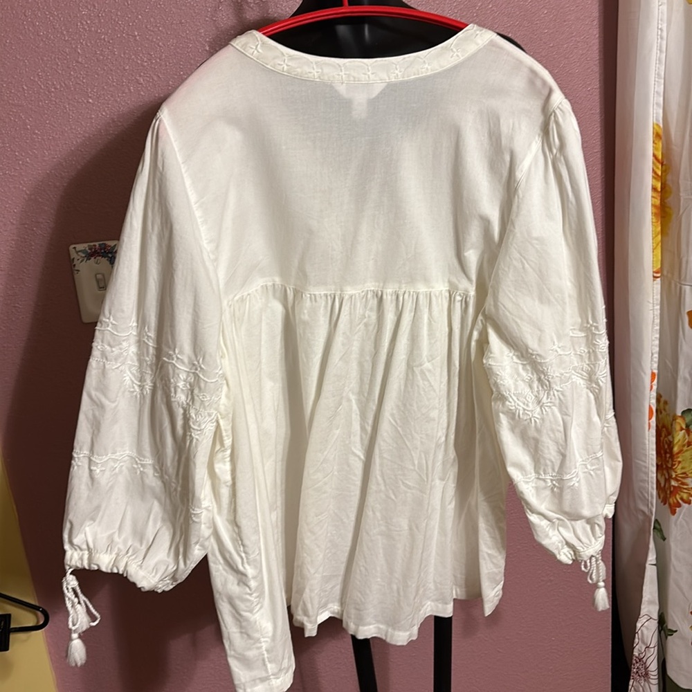 Time and True White Embroidered Women's Top 16/18 - Picture 3 of 8